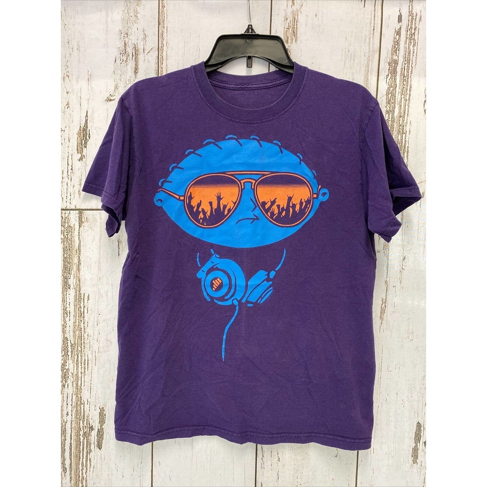 Family Guy "Stewie with Headphones" Purple T-Shirt Size Small *